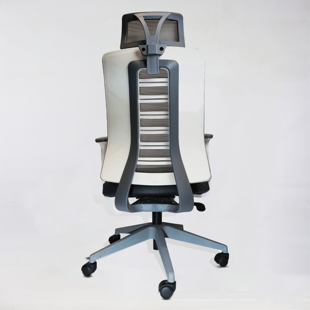 Pose-01 - Image 4